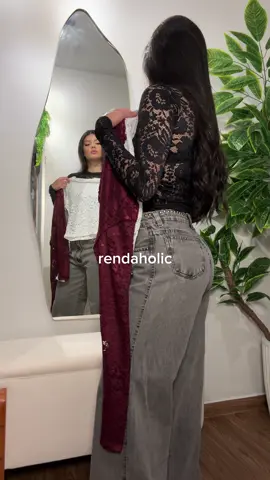 totalmente viciada em blusas de renda…. 😔✌🏻