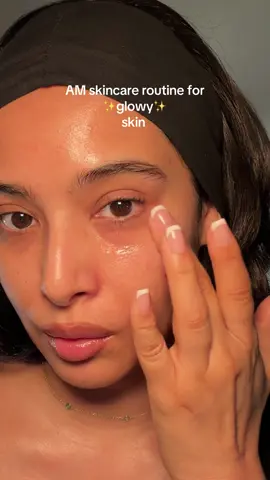 Hydrated & glowy AM skincare routine 💦✨ @SK-II Essence @SkinCeuticals Phloretin CF serum @iUNIK Beta-glucan serum @Peach Slices snail eye gel @PURITO SEOUL Panthenol cream @La Roche-Posay spf 50+ ounce #amskincareroutine #amskincare #amskincareproducts #glowyskinroutine 