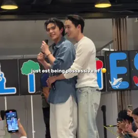 his gestures speak a lot about his possessive side 🫣 we KNOW william is yours #williamest #williamjkp #est_rvp #gmmtv #GMMTVFANIVALxWilliamEst 