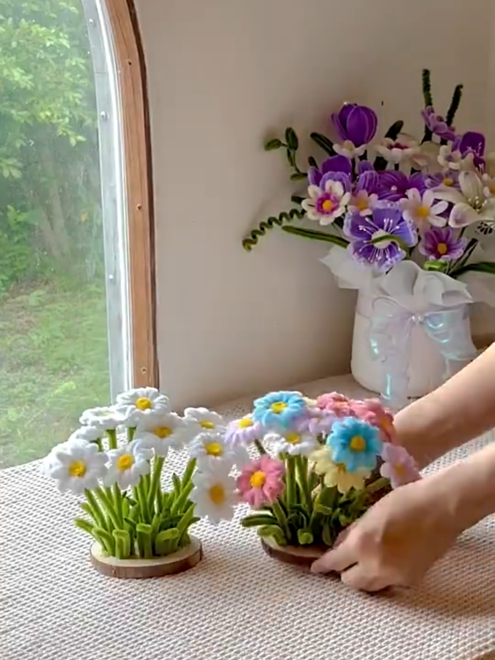 Bunga hias yang lagi viral dan gemas banget! 🌸 Pipe Cleaner Flower / Bunga Kawat Bulu ini unik dan cantik sebagai dekorasi atau hadiah. Harganya cuma Rp36.000. Dijamin pasti suka dengan kreasi imut ini! 💖 🔗 Klik link di bio no 139