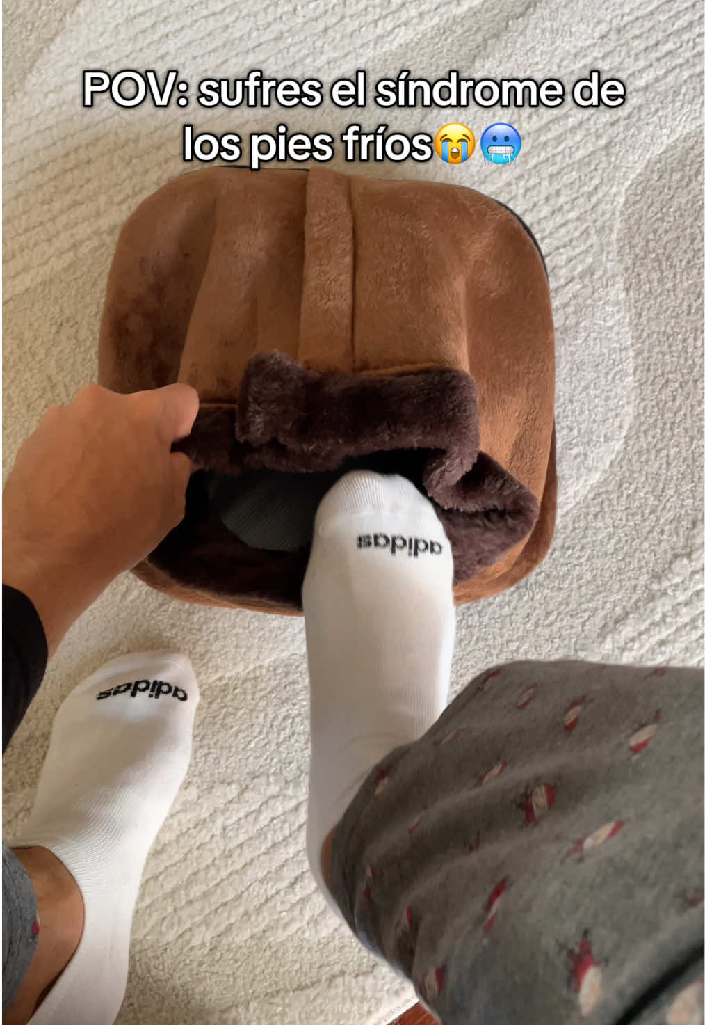¿A ti también se te congelan los pies en invierno?😮‍💨☃️ Ahora que tengo mis pantuflas con calefacción ese problema desapareció de mi vida😍#hogar #calentador #frio #piesfrios 