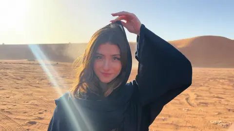completamente realizada de fazer o que mais amo: viajar e conhecer novas culturas ❤️
