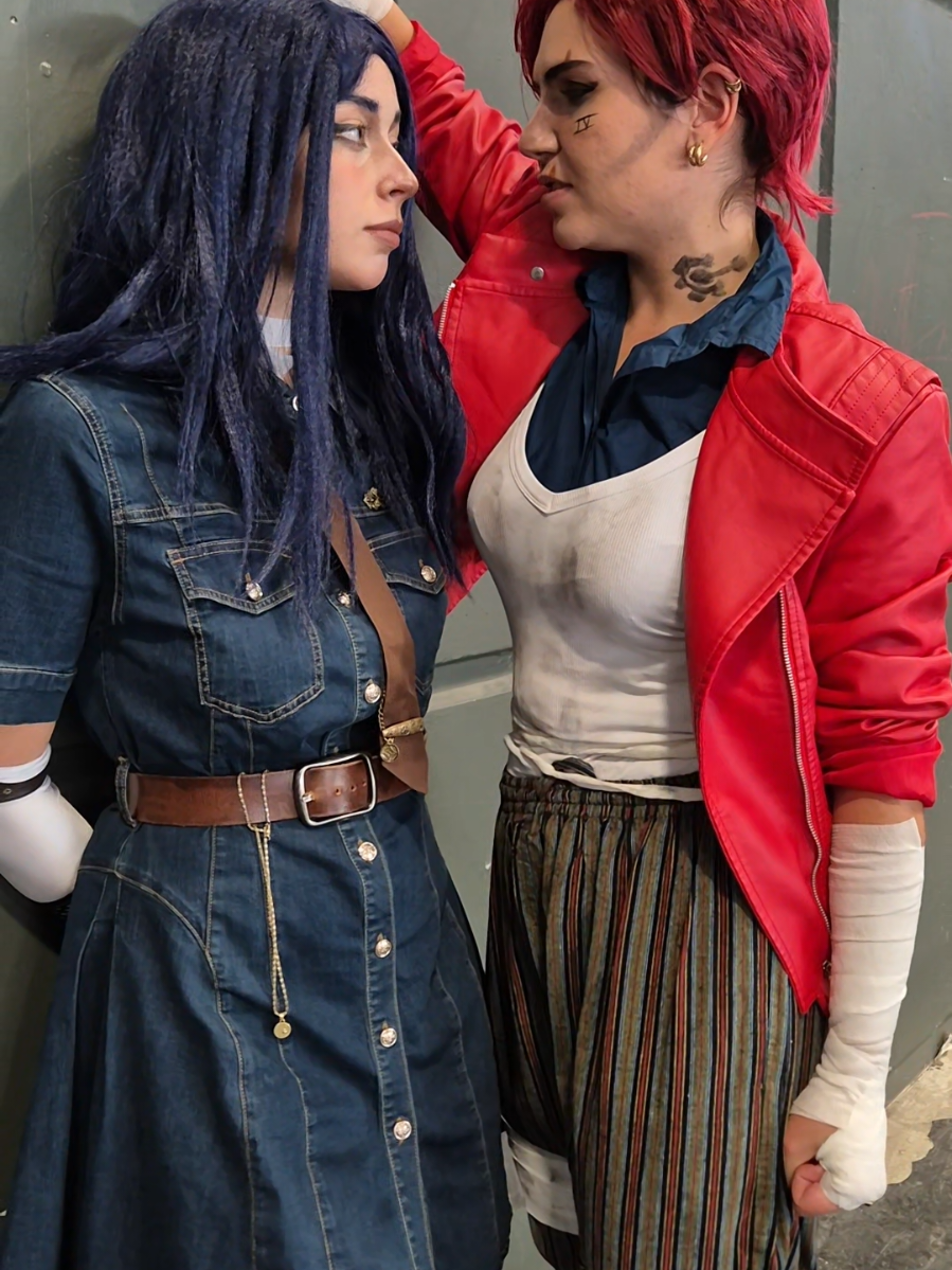You're hot, cupcake. 🧁 #Caitlyn : @loona.kos  #Vi : Me #Caitvi #Arcane #Arcanecosplay 