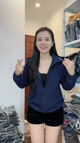 Áo gió xanh than hot quá rồi các chị em ơiii không nhanh là tiếc nhe ạ #aokhoacgio #aogiochongnuoc #tiktok 