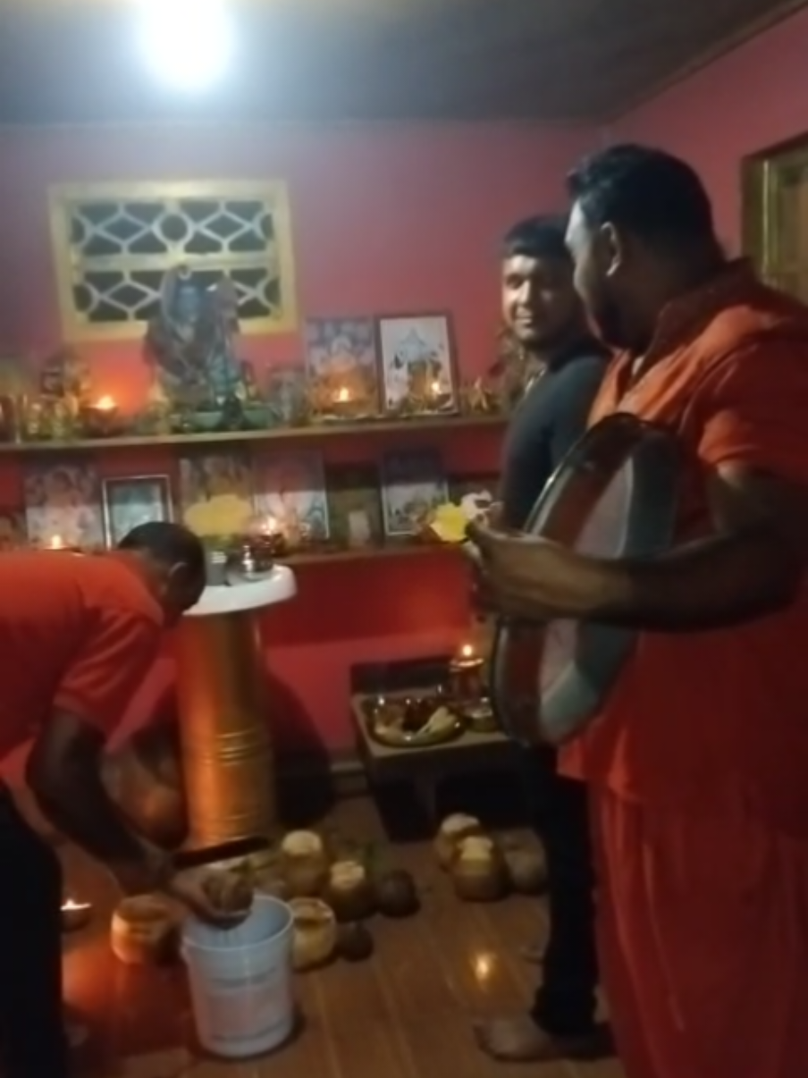 Master❌️Kiran  singing Om Namah Veeran together with his Friend/Pujari during Temple Service @👑Babi Master ❌ Kiran👑 @✨️💕💖Kavita Kkb💖💕✨️ @Avinash Dhoray#MidnightManiacs #temple #maduraiveeran #devotional #prayers 