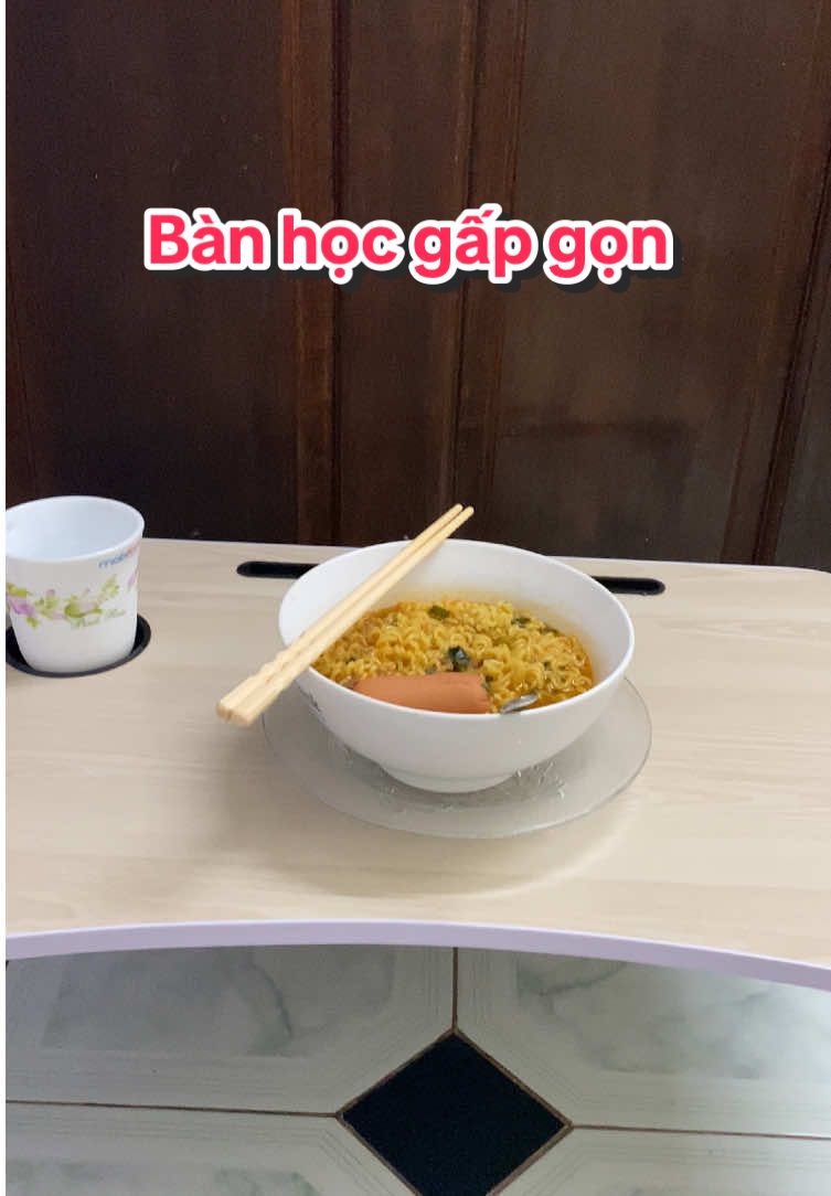 Bàn gấp gọn cực tiện nha #huyen_review91 #sale1010 #banhoc #banhocgapgon  @huyen_review91  @huyen_review91  @huyen_review91 