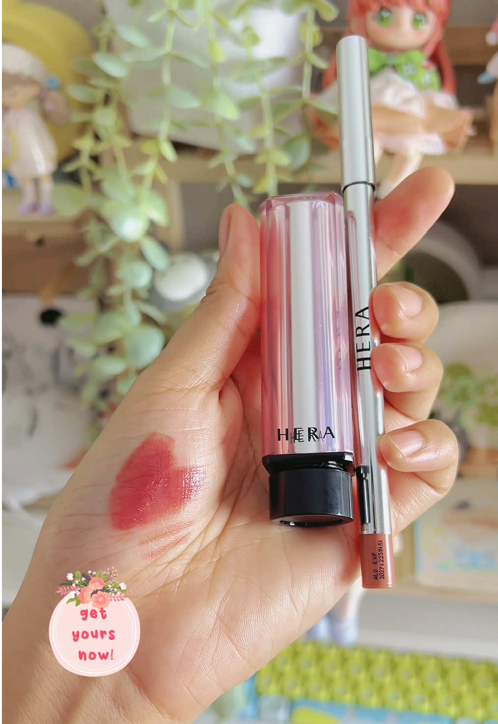 Felix as the new @HERA global ambassador?! Yes, please! Loving my new HERA sensual tinted shine stick and HERA sculpt lip concealer! Such a perfect combination 😍 #felixstraykids #hera #herabeauty #sensualtintedshinestick #kbeauty 