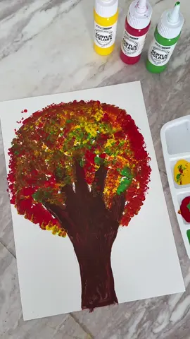 Dot by dot… and our autumn tree came to life 🍁 Paper, paints, and cotton swabs that’s all you need for a cozy fall art afternoon.😌☕️ #autumncraft #fallactivities #fallinspiration #toddlerart #kidspainting  