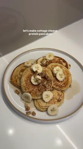 Protein Pancakes 🥞 The easiest 18 grams protein, under-250-calorie pancakes — fluffy, filling, and perfect for a quick balanced breakfast or snack. Ingredients: (6 pancakes) • 4 tbsp cottage cheese • 2 tbsp plain flour • 4 tbsp oats • 1 tsp baking powder • 2 eggs (add 2 extra egg whites for more protein) • Zest of 1 lemon (optional) • Sweetener of choice (vanilla drops or stevia work well) Instructions: 1. Mix all ingredients together (blend if you don’t want cottage cheese chunks). 2. Let batter sit for 5 minutes to firm up. 3. Heat a pan on low and spoon 1 heaping tbsp of batter per pancake. 4. Spread into pancake shape and cook until golden. 5. Repeat until you have 3 pancakes. Serving Ideas: Top with berries, maple syrup, or honey for the perfect finish @Bob’s Red Mill oats @Whole Foods Market produce #proteinpancakes #healthybreakfast #EasyRecipes #highproteinmeals #breakfastidea 