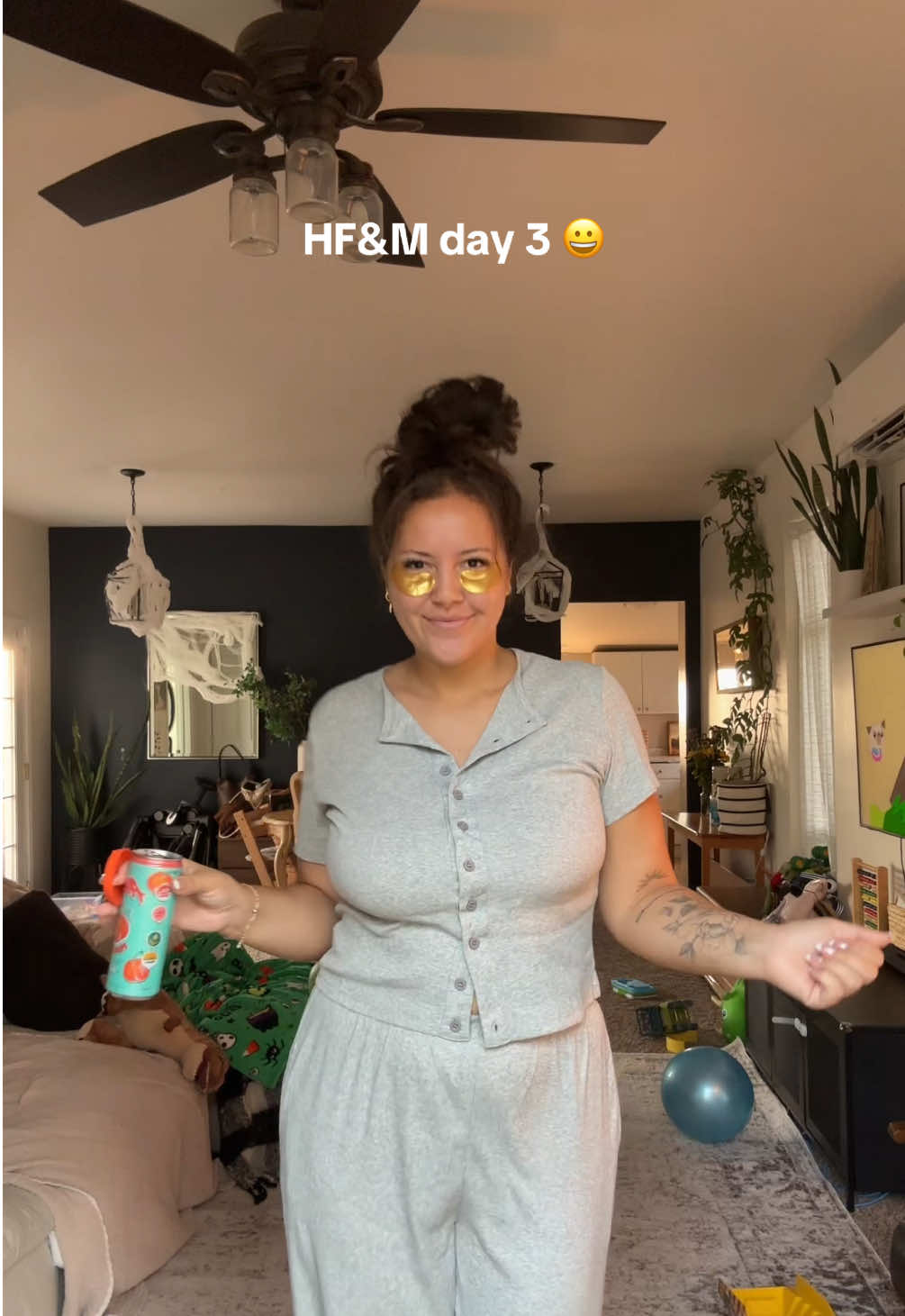I think wearing cute sets is getting me through this 😵‍💫 What videos do you want to see today since I’m stuck at home?? #singlemom #soloparent #sick #hfm #washington #momoftwo #OOTD #matchingset #sick 
