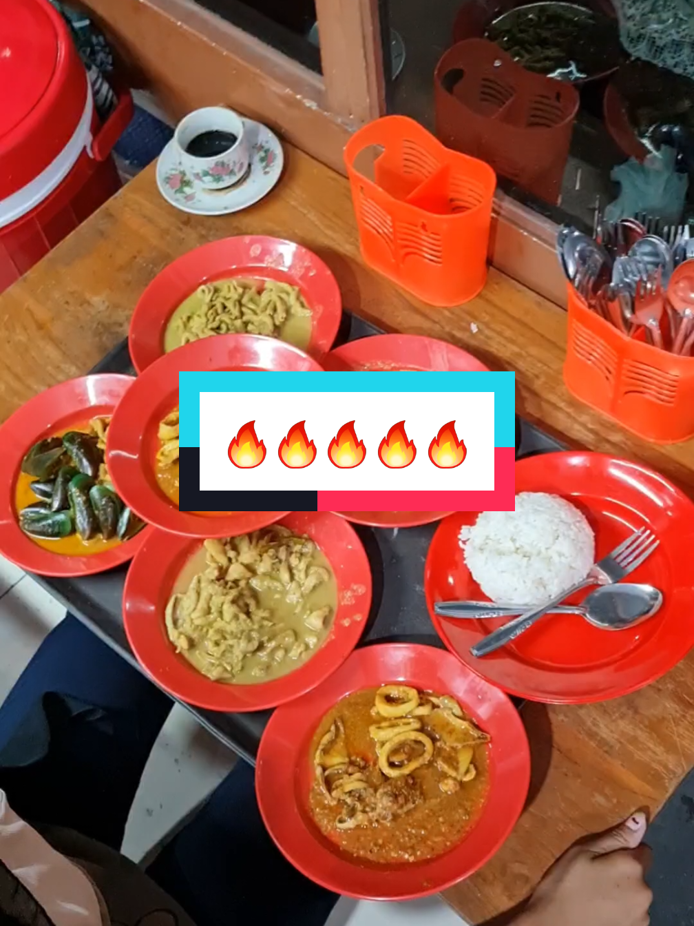 spill porsi dan tampilan yang merah merona dan nyeni bolo.. yang sudah pernah coba LEVEL MBELEDOS mana suaranya coba sampean komen... #cekerpedas #ceperan #kulinernganjuk #nganjuk24jam #foodies 