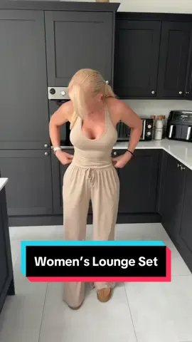 This lounge set is the ONE 😍  #womensfashion #loungeset #croptopstyle #widelegpants #twopieceset 