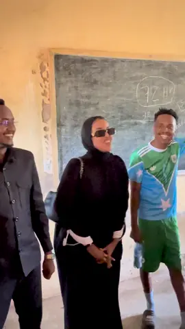 Ardayda reer mahaday a ku boqanay manta school ka mahaday save waye#malapomuuqdheer #dalxureeye 