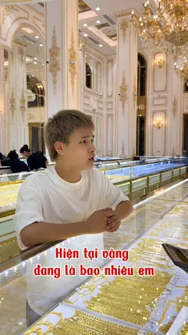 Đi mua vàng cưới vợ đúng lúc leo đỉnh và…