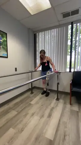Trying on my prosthetic! First time walking since the amputation! So happy! #amputee #prosthetic #leg #devotee #oneleg https://linktr.ee/Lesleylovexoxo