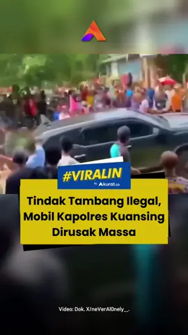 Kapolres Kuansing, AKBP Raden Ricky Pratidiningrat, menjelaskan, awalnya tim gabungan Polres Kuansing bersama pemerintah daerah melakukan penyisiran dan pembongkaran rakit-rakit PETI di wilayah Cerenti. Namun, sejumlah warga menolak dan mengadang petugas. Dalam insiden tersebut, massa melempari kendaraan dinas yang digunakan kapolres dan rombongan hingga mengalami kerusakan cukup berat. Mobil Toyota Fortuner hitam yang digunakan kapolres tampak hancur di bagian kaca depan dan belakang. Ricky menegaskan, pihaknya akan menindaklanjuti kasus penghadangan dan perusakan tersebut, serta tetap melanjutkan operasi pemberantasan PETI di wilayah Kuansing. 🎥: Dok. X/neVerAl0nely__. #viral #kapolreskuansing #tambangilegal #riau #akuratco 