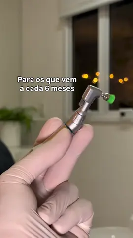 ✨🦷 Você sabia? A visita ao dentista não é só quando dói! 😉 A limpeza e a consulta a cada 6 meses são essenciais para: ✅ Prevenir cáries e gengivite ✅ Manter o hálito fresco ✅ Detectar problemas cedo (mais fácil e mais barato de tratar!) ✅ Garantir um sorriso saudável e bonito por muito mais tempo 💡 Não espere sentir dor para cuidar do seu sorriso. 👉 Agende sua revisão semestral e invista na saúde do seu sorriso! #SorrisoSaudável #Dentista #LimpezaDental #PrevençãoÉTudo