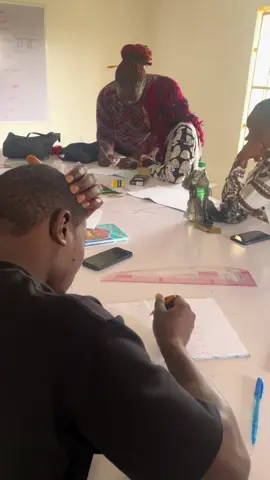 Illustration class #EnergiKuatTiapLangkah #DFAstudent #dinazifashionacademy #fylpシ #fashionschoolinjos 