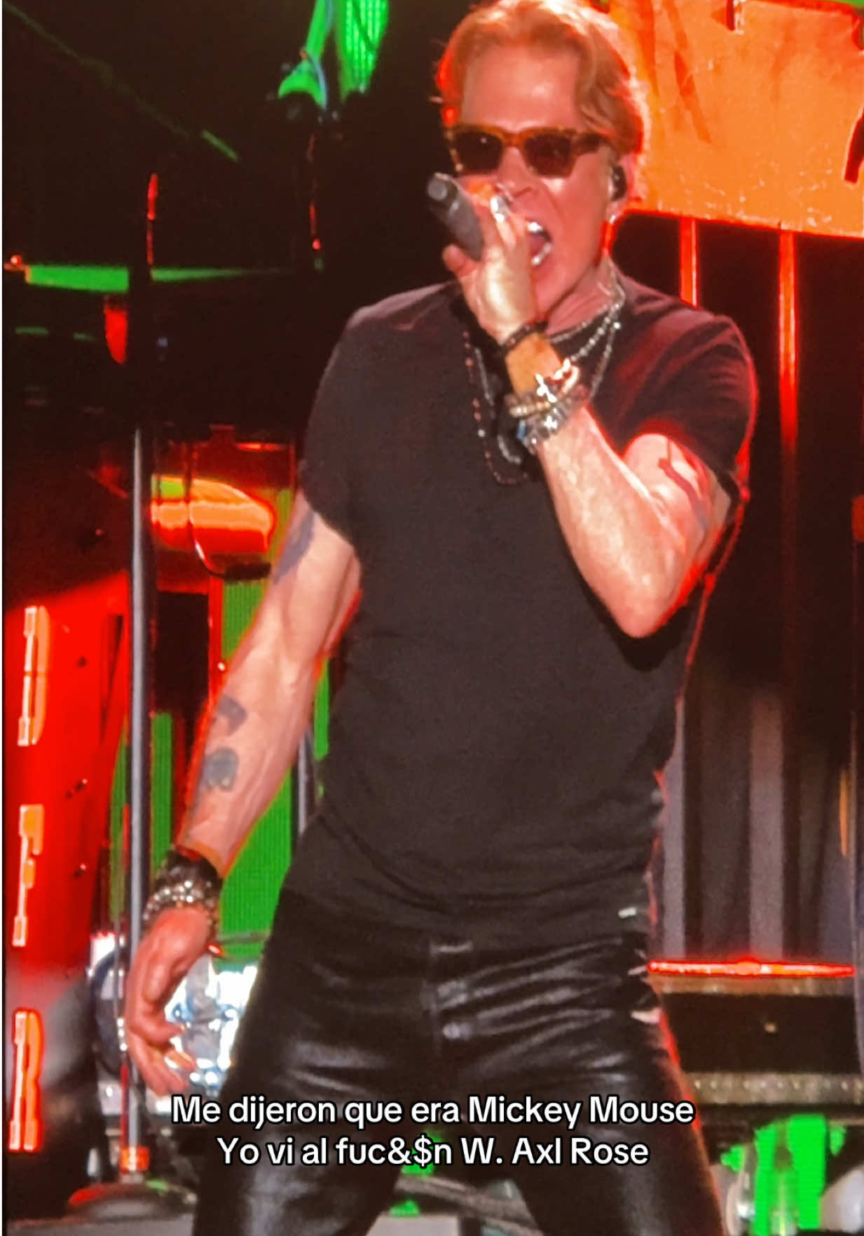 Que Mickey Mouse… yo vi a W. Axl Rose cantando hermoso 🤩 #axlrose #mickeymouse #gunsnroses