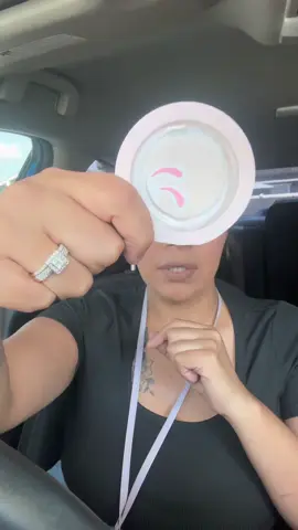 love this for my oily skin ✨🫧#fypviral #settingpowder #makeup #menow #tiktokshopfinds 