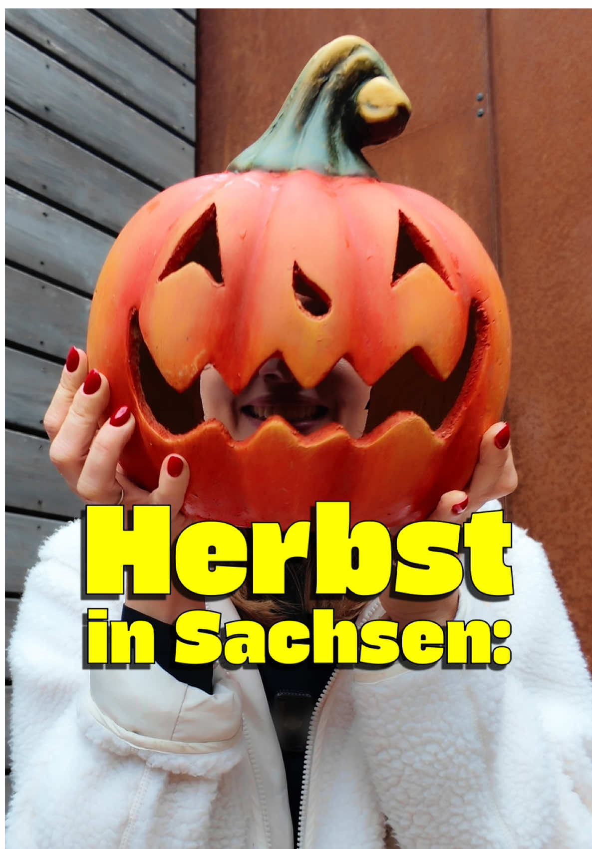 Herbst in Sachsen: Regen. Milchreis. Und Schuhe, die auf ihren großen Tag warten. Was darf bei euch nicht fehlen? 🥰🍂 (Achtung: Satire. Kein Kürbis hat in diesem Video seine politische Meinung geäußert 🎃) #funny #herbst #dialekt #sächsisch 