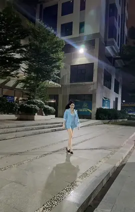 #Lúc đắc ý, học cách buông bỏ. Lúc thất ý, học cách mở. Được hay mất đều là chuyện thường Khi thuận giữ mình tỉnh táo.  Khi khó khăn giữ mình bền bỉ. Không kêu ngạo khi thành công hay tài giỏi, không được gục ngã khi thất bại. Giữ sự điềm tĩnh - luôn làm người khiêm nhường - mới đi được lâu dài.