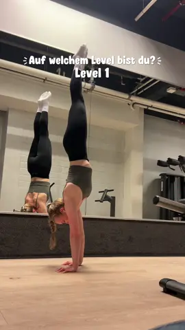 Wie kommst du in den Handstand ? 🤸🏼‍♀️ #handstands #presstohandstand #schweizerhandstand #calisthenics #gymnastics 