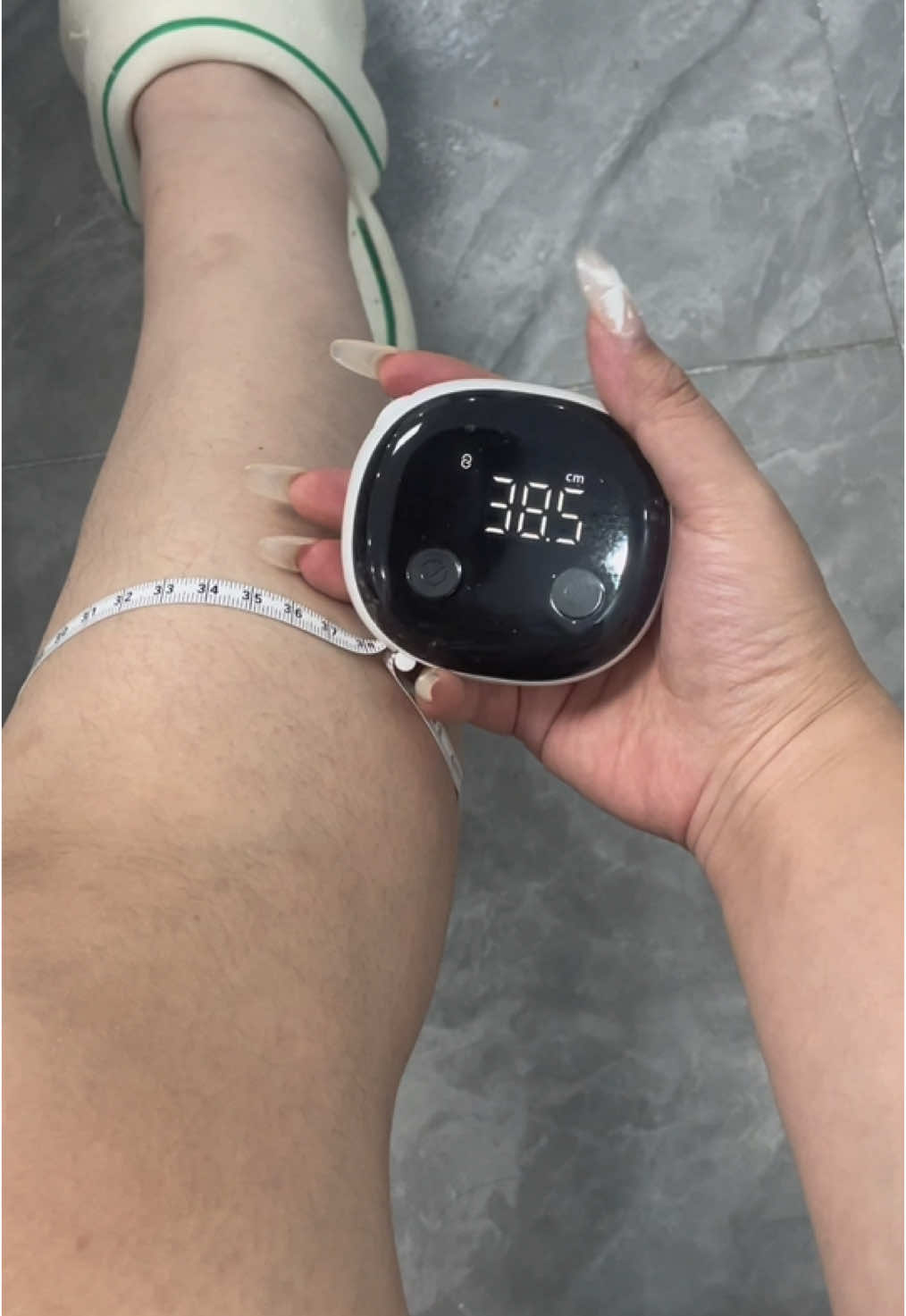 Ditch the scale and track what actually matters! #RenpholapeMeasure #SmartTapeMeasure #FitnessTracking #BodyMeasurements #ProgressOverPerfection #BluetoothTracker #FitnessMotivation #HealthTools #TrackYourProgress
