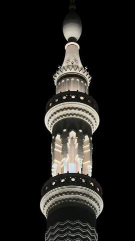 عَنْ حُذَيْفَةَ بْنِ الْيَمَانِ رضي الله عنه قَالَ: كَانَ النَّبِيُّ صَلَّى اللَّهُ عَلَيْهِ وَسَلَّمَ إِذَا أَرَادَ أَنْ يَنَامَ قَالَ « بِاسْمِكَ اللَّهُمَّ أَمُوتُ وَأَحْيَا » وَإِذَا اسْتَيْقَظَ مِنْ مَنَامِهِ قَالَ « الْحَمْدُ لِلَّهِ الَّذِي أَحْيَانَا بَعْدَ مَا أَمَاتَنَا وَإِلَيْهِ النُّشُورُ » رواه البخاري #عبدالمحسن_القاسم#اكسبلور#foryou#fyp#foryoupage