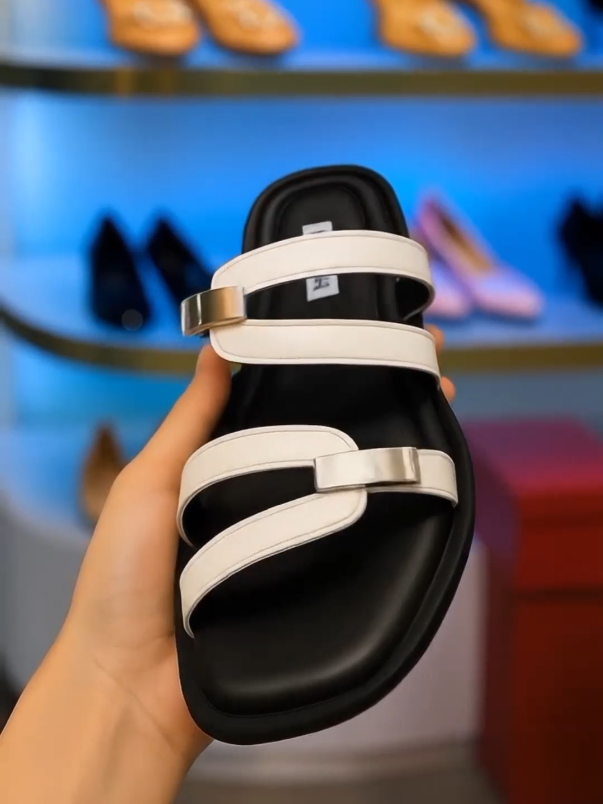 Sandal wanita terbaru, desain simpel tapi mewah✨ #sandalwanita #sandalcewek #sandalharian #fouryou 