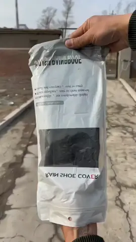 Enfrente a chuva com conforto e pés sempre secos! ☔👟 #chuva #capadesapato #motoboy #moto #conforto 