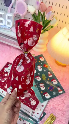 Because Christmas isn’t complete without candies 🍭🎄 #christmaslootbags #lootbags #christmasgiftideas #christmasgiveaway #fyp 