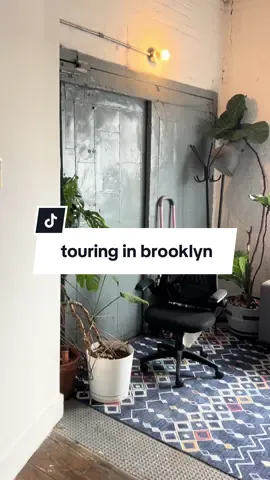 🚨🚨BROOKLYN/MANHATTAN THERAPISTS: i’m touring small office spaces to find a spot to practice telehealth therapy, down to split days/rent. DM me for info on this unit or to chat more!! #therapist #therapy #brooklyn #texastherapist #nyctherapist 