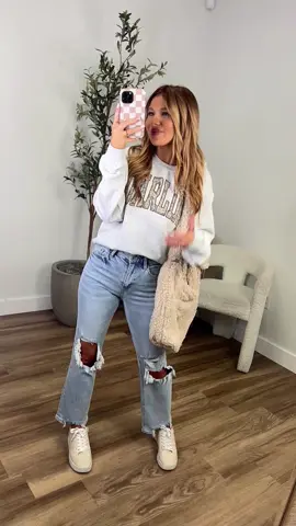 That perfect fall fit 🍁 cozy graphic sweater + cute jeans! ☕️ #cozy #fall #jeans #outfit #graphicdesign 