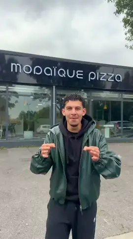 Il est venu tester Mosaique Pizza, et spoiler... c'est LA BASE ! Retrouvez-nous à Amiens Centre, Amiens Ouest et Saint-Leu pour une expérience 100% pizza Laissez-vous tenter par nos recettes généreuses, nos produits frais et notre pâte faite maison... Parce que chez nous, la pizza, c'est plus qu'un plat, c'est une passion Merci à @𝗦𝗜𝗡𝗔𝗘́ pour ta visite  Tague ton ami et viens goûter Mosaïque Pizza #MosaiquePizza #PizzaAmiens #france #PizzaTime #AmiensFood        