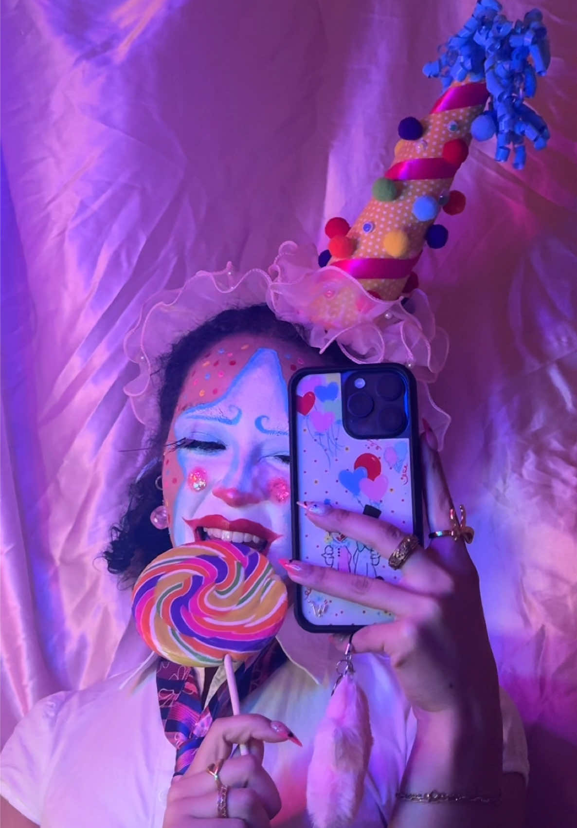 chat say my paper lashes are cool #clown #clownmakeup #halloween #halloweencostume #wildflowercases #nicksturniolo #mua #creativemakeup #kktmariee 