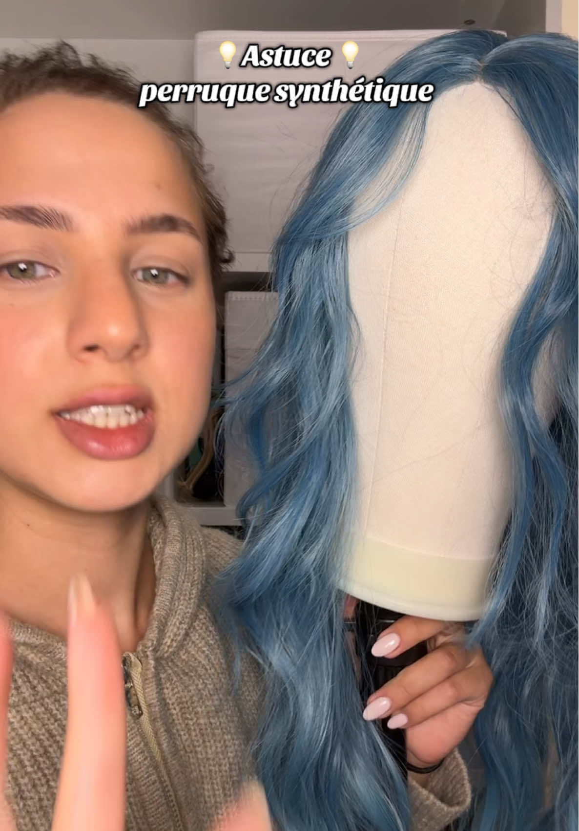 Astuce perruque synthétique !  Surtout pour les perruques colorées (bleu, rose , etc) ! Semaine prochaine je vous filme la pose de perruque bleu ! 🩵 #perruquebleu #perruquesynthétique #astuceperruque 