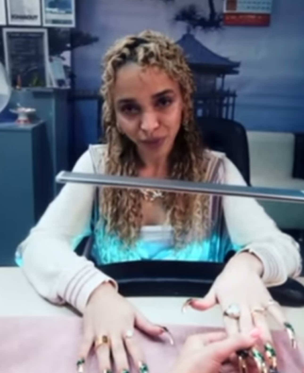 f crying over these stupid boys that don’t even recognize the worth in themselves BYEEEE #fkatwigs #ohmylove #musicvideo #lyrics #powerfulquotes 