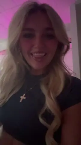 this song is fire #fyp #sabrinacarpenter 