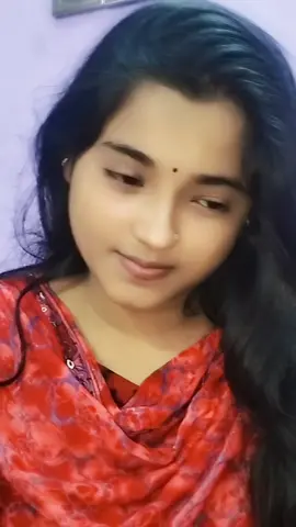 আমার আর তার মধ্যে পার্থক্য হচ্ছে আমি ভালোবেসে সব মেনে  নিতাম আর সে জিৎ করে আমাকে মানতে বাধ্য করতো তার জিদের কাছে আমার ভালোবাসা তুচ্ছহীন হয়ে গেছে তাই আর জোর করে এই সম্পর্ক এগিয়ে নিতে চায়না ভালো থাকুক ভালোবাসা💔#bithi_moni_🅱️ #bithi_moni💔 