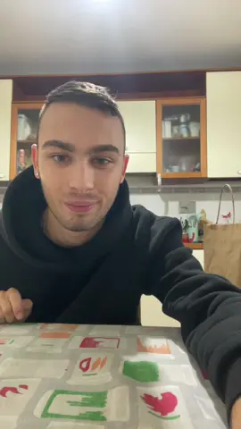 Grazie immensamente, Massimiliano di @SGUSCIO grazie di tutti i prodotti che ci porti ogni volta per assaggiarli sei come un meme della famiglia ormai sei come uno zio 😂❤️