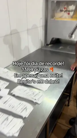 Mais um recorde batido 1384 pizzas!!! Deus é bom 🙏🏼  equipe monstra 🚀 vocês são fera ✅ somente delivery 🚀 #pizza #pizzatime #delivery #pizzaria #fyp 
