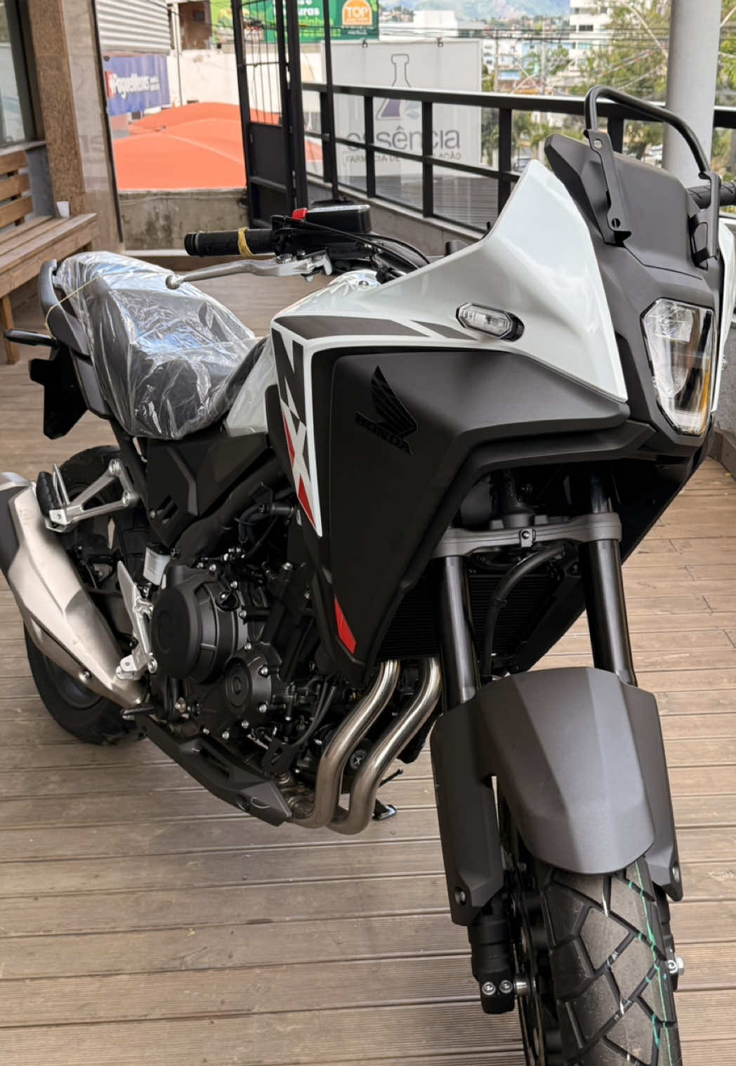 Aventureira de alma, moderna de essência. NX500, pronta pra qualquer desafio! 🌍🏍️ #nx500  #moto #hondabeat 