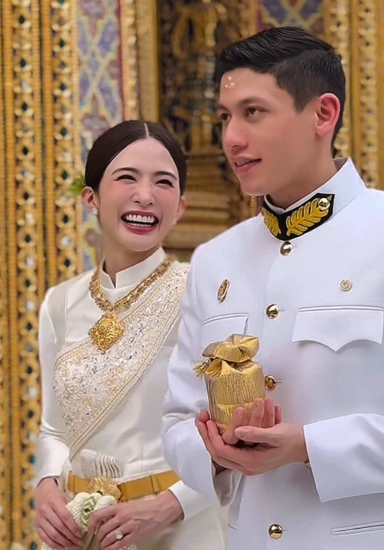 โมเม้นท์น่ารักๆ ของน้องมายด์ #wjmild กับคุณพาย สุนิษฐ์   ความน่ารักยิ้มเก่งของเจ้าสาว กับความขี้อายของเจ้าบ่าว น่ารักลงตัวที่สุด 💗 ยินดีด้วยนะคะน้องมายด์ #มายด์ลภัสลัล #มิลานเวดดิ้ง #พายสุนิษฐ์  #wjmild6595 @Milanwedding @wjmild6595 