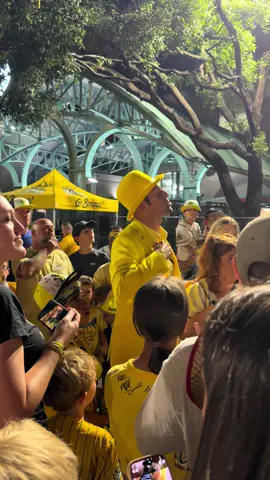 That time Daikin Park employees in Houston tried to make everyone leave. Jessie said “nope, I’m not done meeting our fans”  this man and his wife are amazing for everything they do cause I know they both tired. Won’t find many CEOs giving so much time and energy to us peasants. We love them and I believe it’s a huge part of their success! @YellowTuxJesse @thesavbananas @Banana Ball #jessiecole #emilycole #bananafoster #savannahbananas 