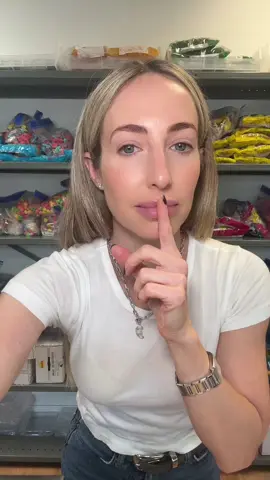I have a secret to tell you 🤫 #rubybond #mommy #mamacita #LoveIsland #halloweencandy 