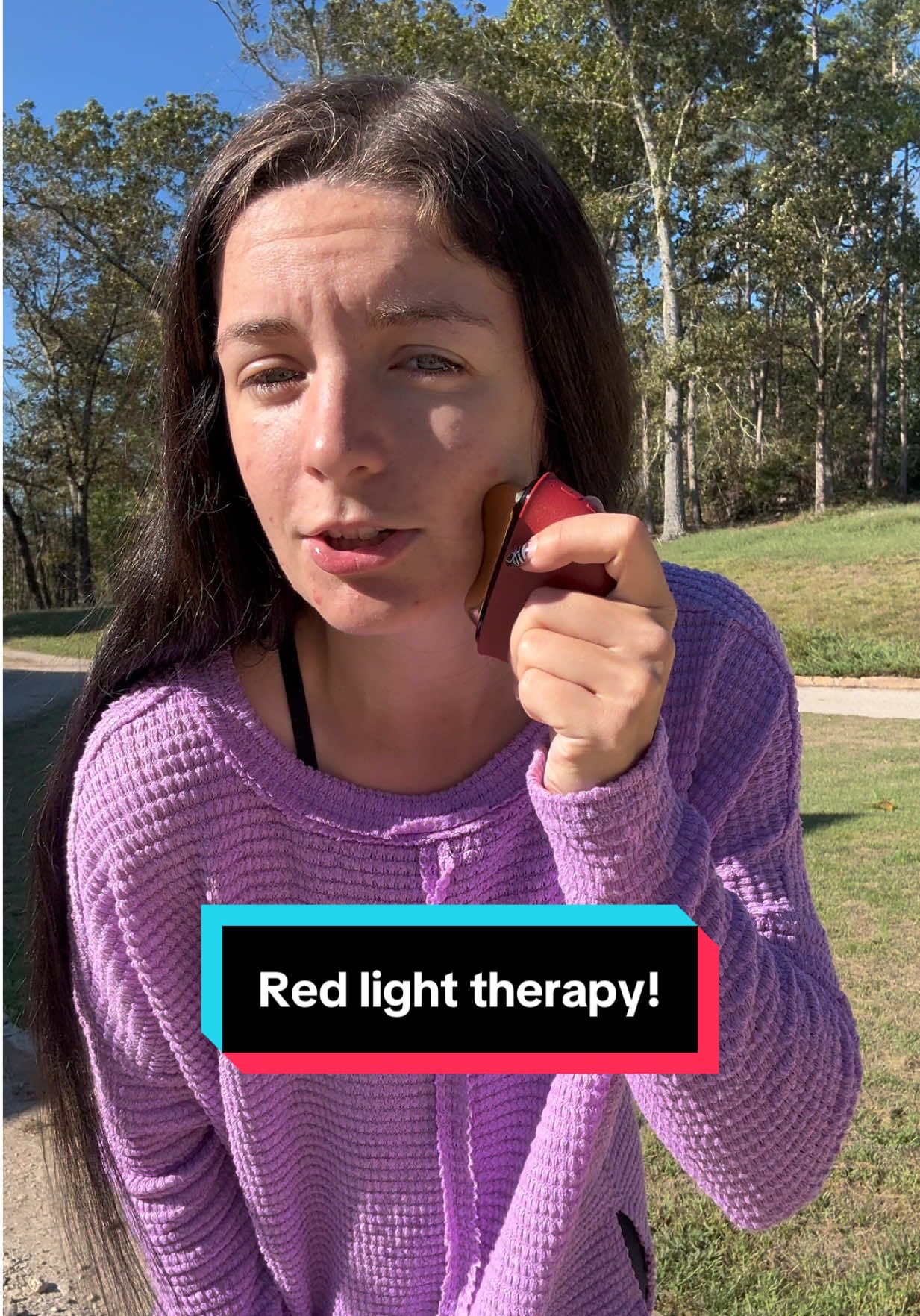 This red light therapy tool gives you a face lift & a massage at the same time! - #redlighttherapy #facelift #facialtreatment #facialproducts #redlighttherapybenefits 
