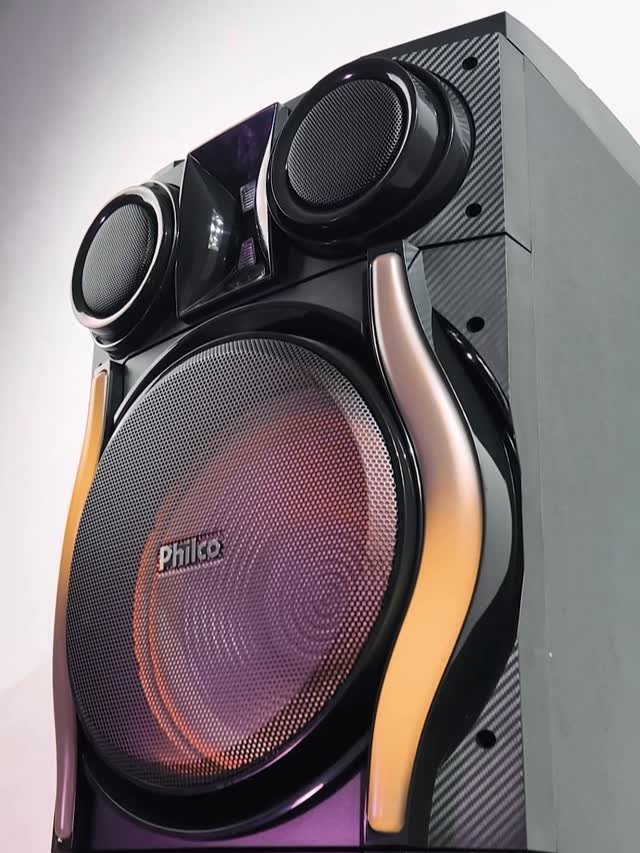 A Philco PCXE27000 combina woofer duplo, luzes de LED vibrantes e conectividade de última geração pra você sentir cada batida com intensidade. 🎶🤘 #Philco #PhilcoExtreme #SintaABatida