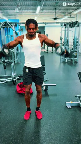 Big shoulder day go get active let’s gooooo #Fitness #gymmotivation #fitnessmotivaton 