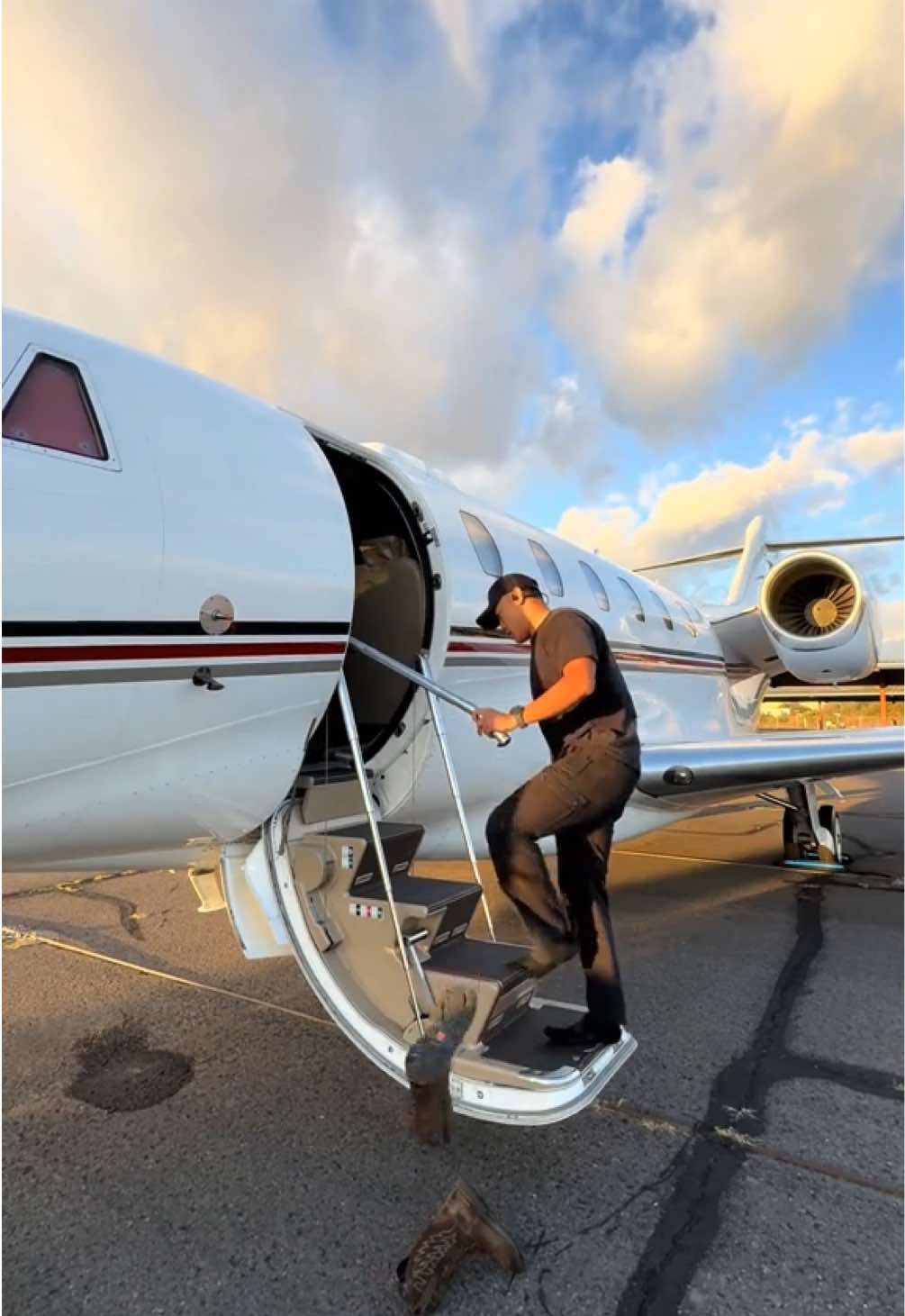 Day 120: Detailing Private Jets Until I Can Afford my Own #detailing #aircraftdetailing #aviation 
